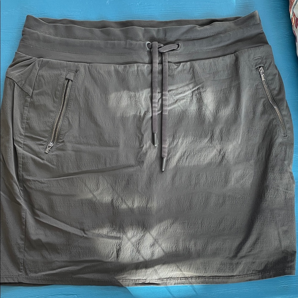 Athleta 12 Tall Charcoal/Taupe Skort with Zipper Pockets